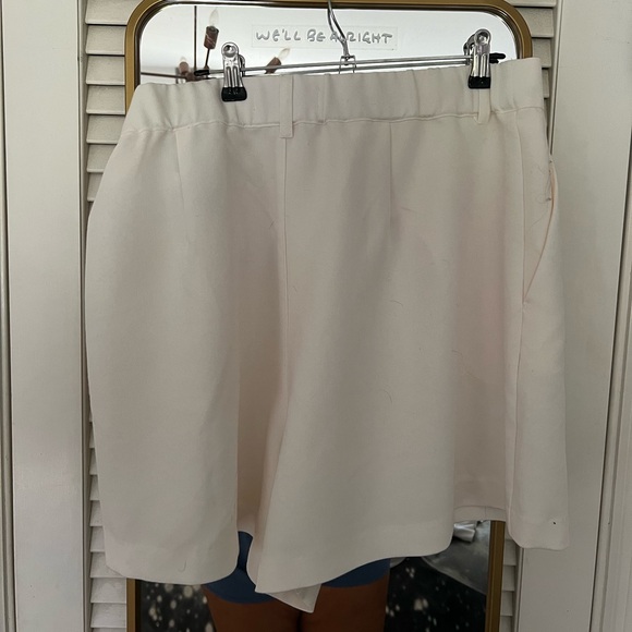 Abercrombie Tailored Shorts - Picture 2 of 7